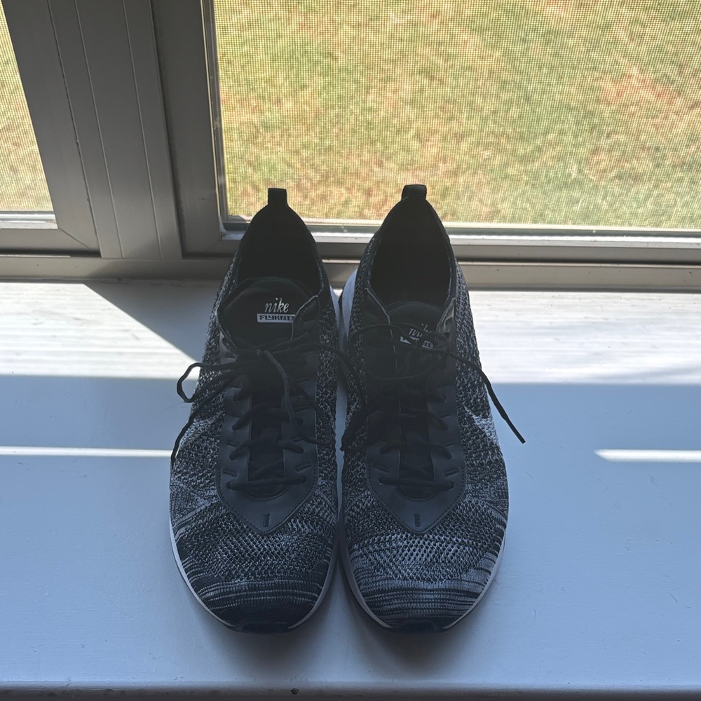 Nike Men's flyknit sneaker